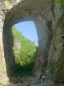 natural-bridge-close